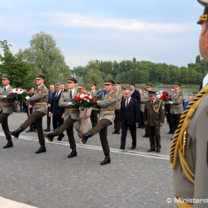 Ministri obrany Gajdoš a Metnar si uctili pamiatku generála M. R. Štefánika v predvečer 100. výročia jeho tragickej smrti