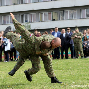Branné súboje preverili fyzickú pripravenosť aj vedomosti študentov z Trenčianskeho kraja