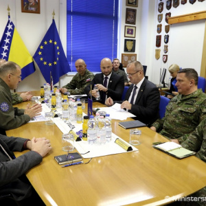 Slovenskí vojaci v Bosne a Hercegovine dostali v predstihu vianočné darčeky