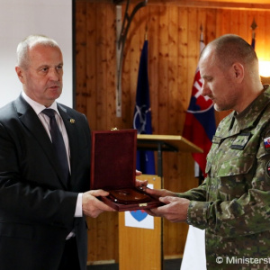 Slovenskí vojaci v Bosne a Hercegovine dostali v predstihu vianočné darčeky