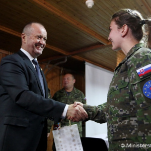 Slovenskí vojaci v Bosne a Hercegovine dostali v predstihu vianočné darčeky