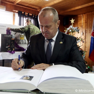 Slovenskí vojaci v Bosne a Hercegovine dostali v predstihu vianočné darčeky
