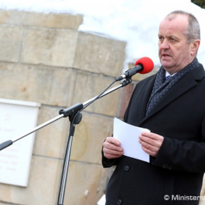 Minister Gajdoš si uctil pamiatku obetí vypálených obcí Kľak a Ostrý Grúň