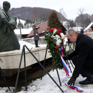 Minister Gajdoš si uctil pamiatku obetí vypálených obcí Kľak a Ostrý Grúň