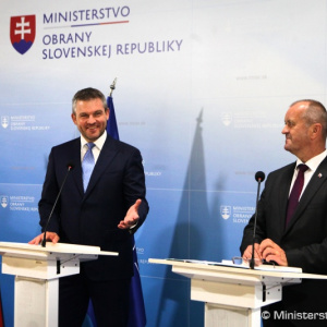 Doterajšie rozhodnutia v súvislosti s investíciami do modernizácie ozbrojených síl boli podľa predsedu vlády P. Pellegriniho správne