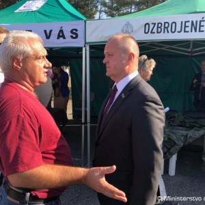 V rámci prezentácie ozbrojených síl sa na autosalóne prvýkrát predstavila aj špičková vojenská technika