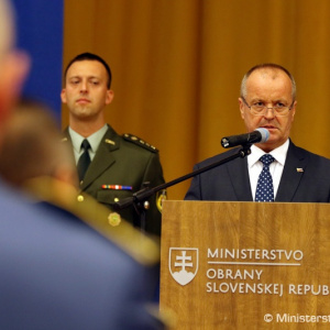 Zamestnanci rezortu obrany a profesionálni vojaci si pripomenuli 74. výročie Slovenského národného povstania a Deň Ústavy SR
