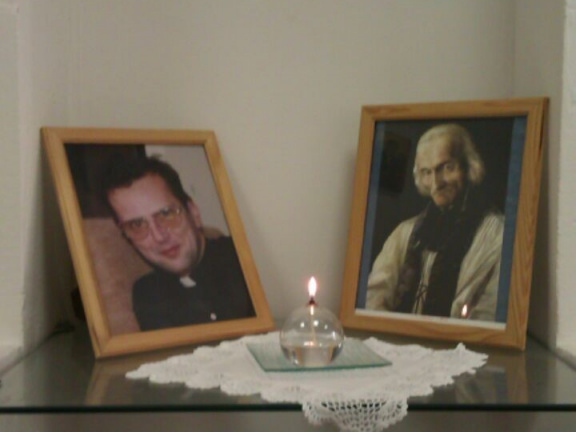 o. Michal a sv. Ján VIanney v kaplnke 
