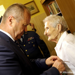 Viera Stehlíková sa vo veku 95 rokov stala oficiálne vojnovou veteránkou, trúfa si byť aj ministerkou obrany