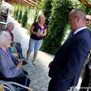 Viera Stehlíková sa vo veku 95 rokov stala oficiálne vojnovou veteránkou, trúfa si byť aj ministerkou obrany