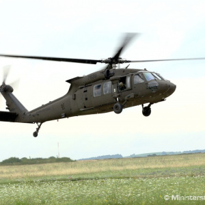 Minister Gajdoš odovzdal vojakom ďalšia dva vrtuľníky Black Hawk, využívať ich budú aj na pomoc v krízových situáciách