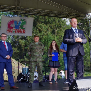 Deti zo Svidníka oslávili svoj sviatok s vojakmi 
