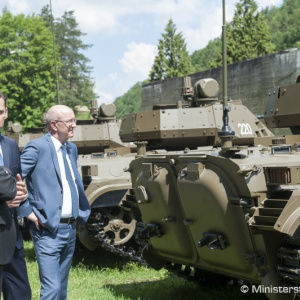 Minister Gajdoš odovzdal vojakom modernizované bojové vozidlá pechoty