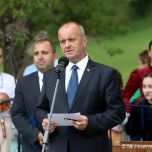 Minister Gajdoš si pod Muránskym hradom uctil pamiatku obetí 2. svetovej vojny