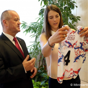 Minister Gajdoš ocenil športové úspechy Petry Vlhovej a poďakoval jej za výbornú reprezentáciu