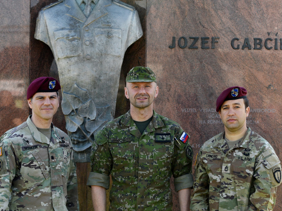 0A_MJG_28MAJ22_VV