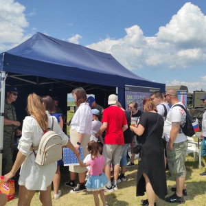 Návštevníci stánku NFIU počas festivalu