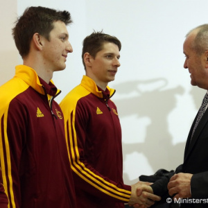 VŠC Dukla bude mať na olympiáde najväčšiu výpravu v individuálnych športoch, minister Gajdoš dal športovcom mince pre šťastie