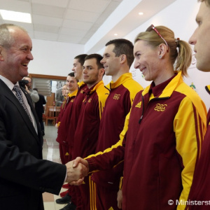 VŠC Dukla bude mať na olympiáde najväčšiu výpravu v individuálnych športoch, minister Gajdoš dal športovcom mince pre šťastie