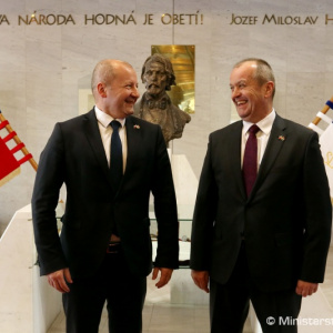 Spolupráca Slovenska a Maďarska v oblasti obrany je nadštandardná, zhodli sa ministri Gajdoš a Simicskó
