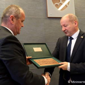 Spolupráca Slovenska a Maďarska v oblasti obrany je nadštandardná, zhodli sa ministri Gajdoš a Simicskó
