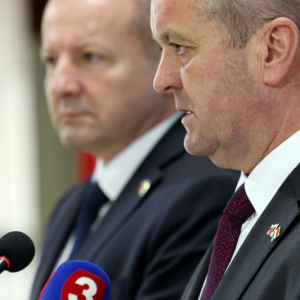 Spolupráca Slovenska a Maďarska v oblasti obrany je nadštandardná, zhodli sa ministri Gajdoš a Simicskó