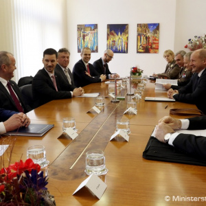 Spolupráca Slovenska a Maďarska v oblasti obrany je nadštandardná, zhodli sa ministri Gajdoš a Simicskó