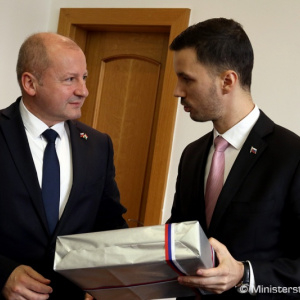 Spolupráca Slovenska a Maďarska v oblasti obrany je nadštandardná, zhodli sa ministri Gajdoš a Simicskó