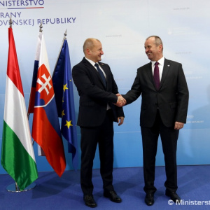 Spolupráca Slovenska a Maďarska v oblasti obrany je nadštandardná, zhodli sa ministri Gajdoš a Simicskó
