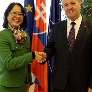 Minister Gajdoš rokoval s veľvyslankyňou Indonézie A. Adiwosovou