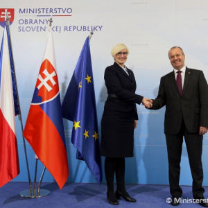 Minister Gajdoš a ministerka Šlechtová podpísali vykonávaciu dohodu k zmluve o vzájomnej ochrane vzdušného priestoru