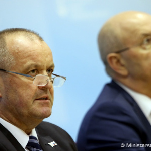 Vláda schválila postup ministerstva obrany pre obstaranie vozidiel 8x8 a 4x4