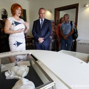 Minister Gajdoš si v obci Košariská pripomenul 137. výročie narodenia generála Štefánika