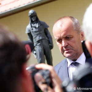 Minister Gajdoš si v obci Košariská pripomenul 137. výročie narodenia generála Štefánika