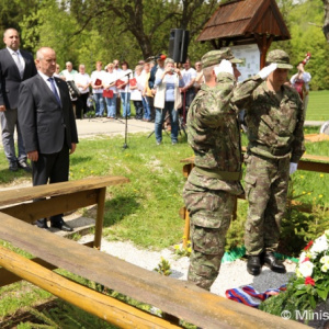 Minister Gajdoš si pod Muránskym hradom uctil pamiatku obetí 2. svetovej vojny