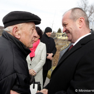 Minister obrany P. Gajdoš si uctil pamiatku rumunských vojakov v obci Senohrad a pri pamätníku v Centre výcviku Lešť