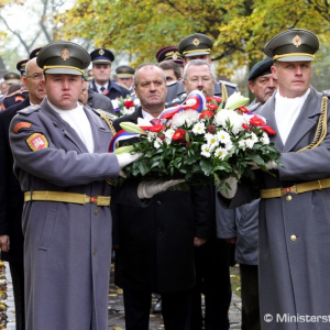Minister Gajdoš si uctil pamiatku vojnových veteránov a na ich počesť zabehol 5 kilometrov