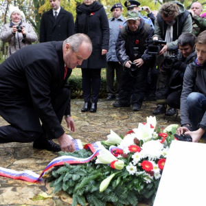 Minister Gajdoš si uctil pamiatku vojnových veteránov a na ich počesť zabehol 5 kilometrov