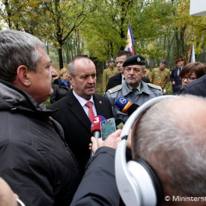 Minister Gajdoš si uctil pamiatku vojnových veteránov a na ich počesť zabehol 5 kilometrov