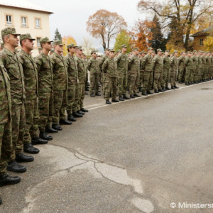 Prezident A. Kiska a minister obrany P. Gajdoš navštívili vojakov pozemných síl v Trenčíne