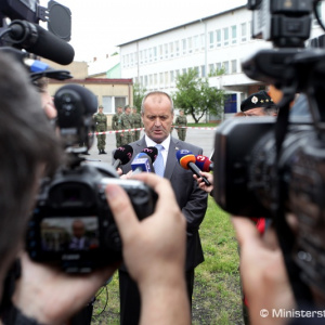 Minister obrany P. Gajdoš skontroloval ako sú ozbrojené sily pripravené na výcvik prvých dobrovoľných vojakov