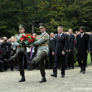 Minister obrany Martin Glváč si pripomenul 70. výročie Karpatsko - duklianskej operácie