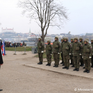 Vojaci privítali rok 2016 tradičnými salvami