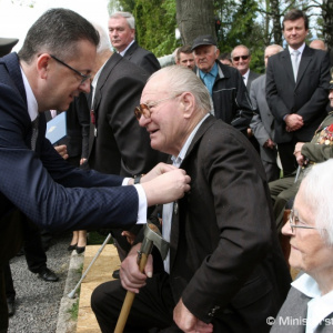 Minister obrany Martin Glváč si na vojenskom cintoríne Háj-Nicovô uctil obete druhej svetovej vojny