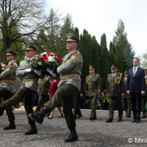 Minister obrany Martin Glváč si na vojenskom cintoríne Háj-Nicovô uctil obete druhej svetovej vojny