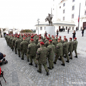 Slovenská republika sa dnes rozlúčila s prvým prezidentom SR a hlavným veliteľom vtedajšej Armády SR Michalom Kováčom